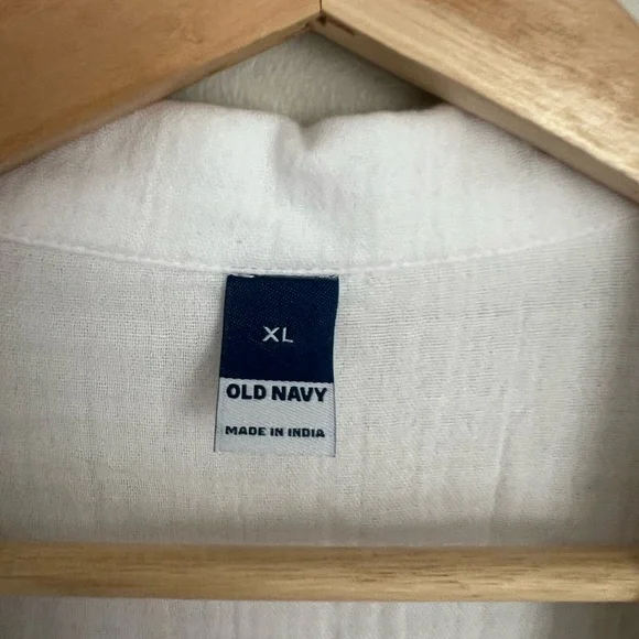 Old Navy Crinkle Gauze Button Down Shirt - Picture 5 of 10